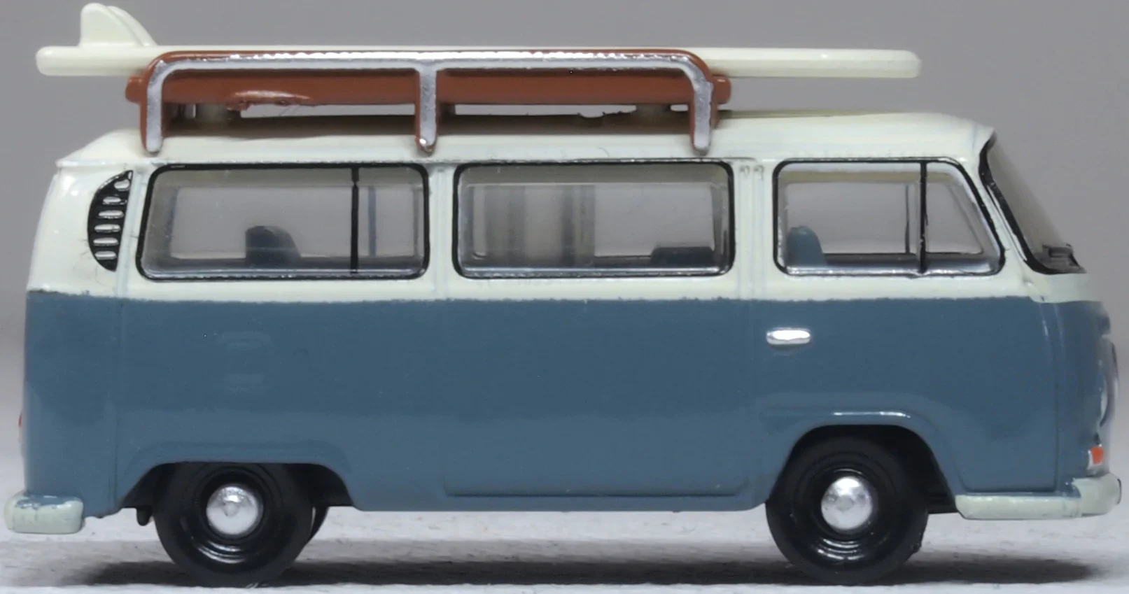 120VW003 VW Bay Window T2 Bus/Surfboards Fiord Blue/Arcona White - Image 3