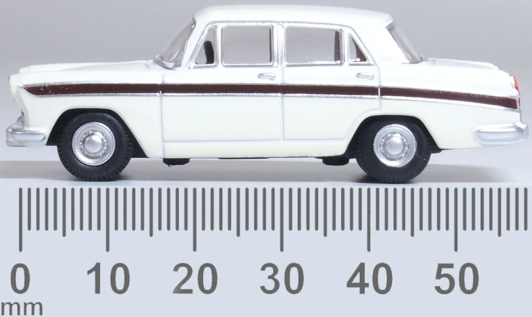 76ACF007 Austin Cambridge Snowberry White/embassy Maroon - Image 6