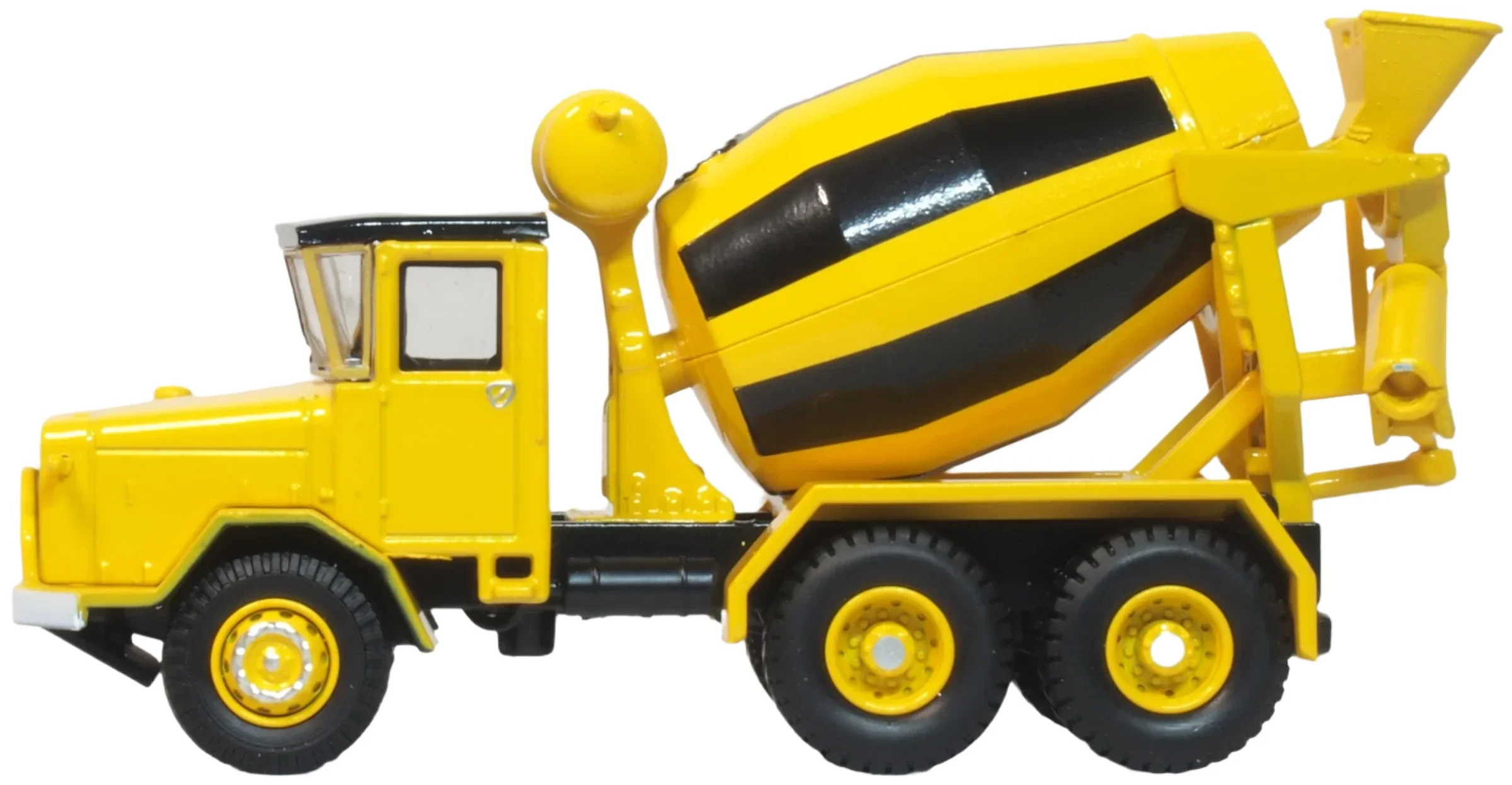 76ACM002 AEC 690 Cement Mixer Yellow/Black - Image 3