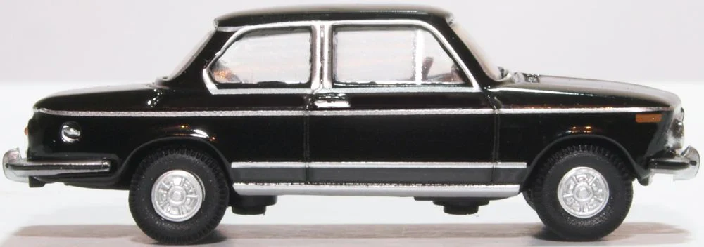 76BM02004 BMW 2002 Black - Image 4
