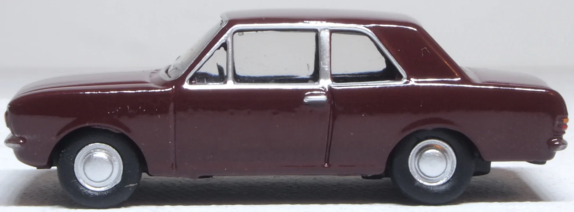 76COR2010 Ford Cortina MkII Black Cherry - Image 3