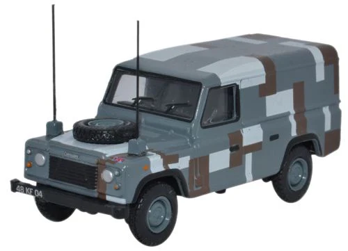 76DEF012 Land Rover Defender Berlin Scheme