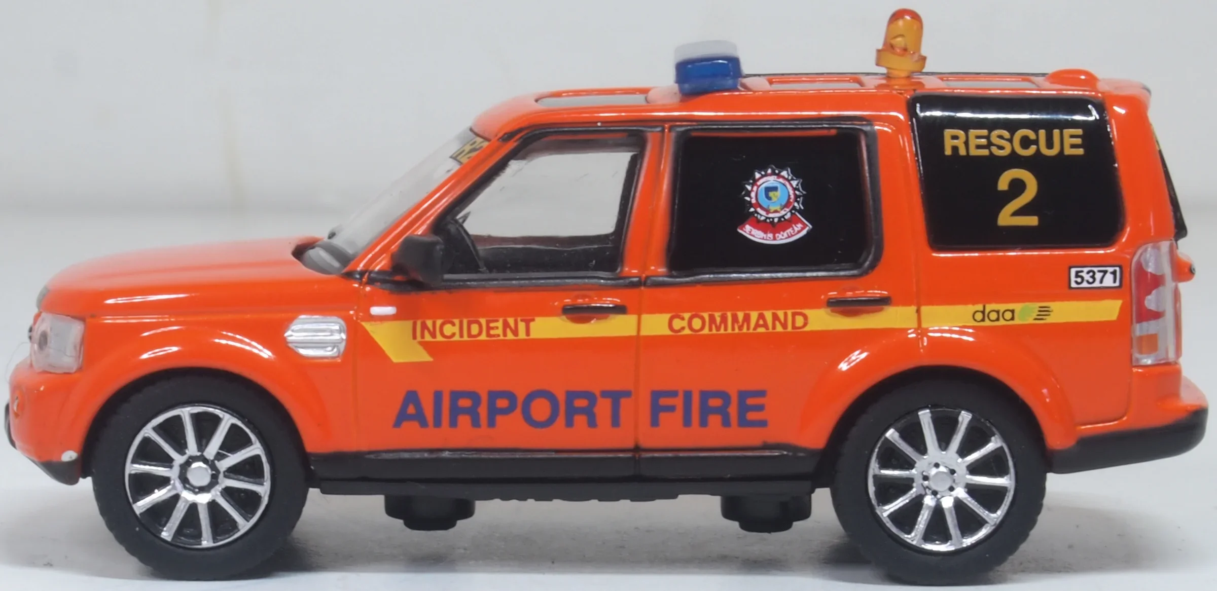 76DIS007 Land Rover Discovery 4 Dublin Airport Fire Service - Image 2
