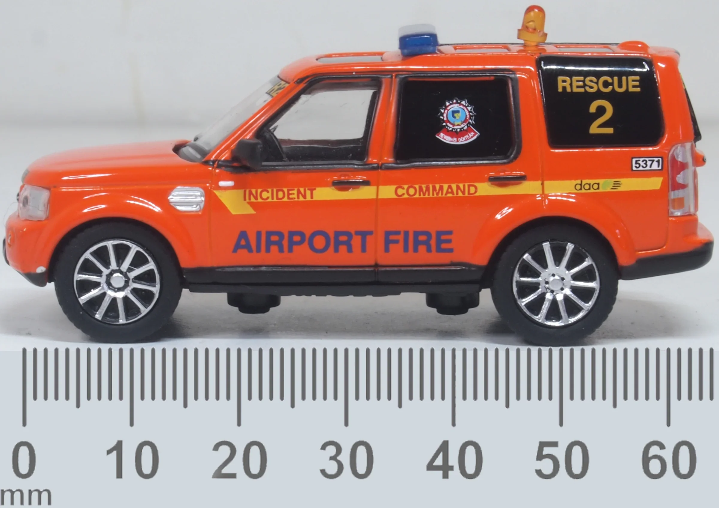 76DIS007 Land Rover Discovery 4 Dublin Airport Fire Service - Image 6