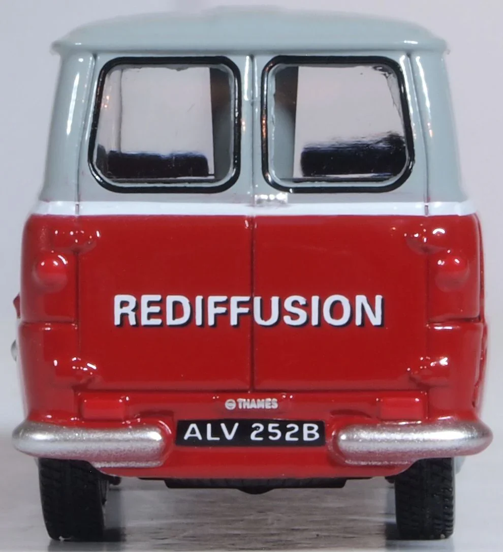 76FDE015 Ford 400E Van Rediffusion - Image 4