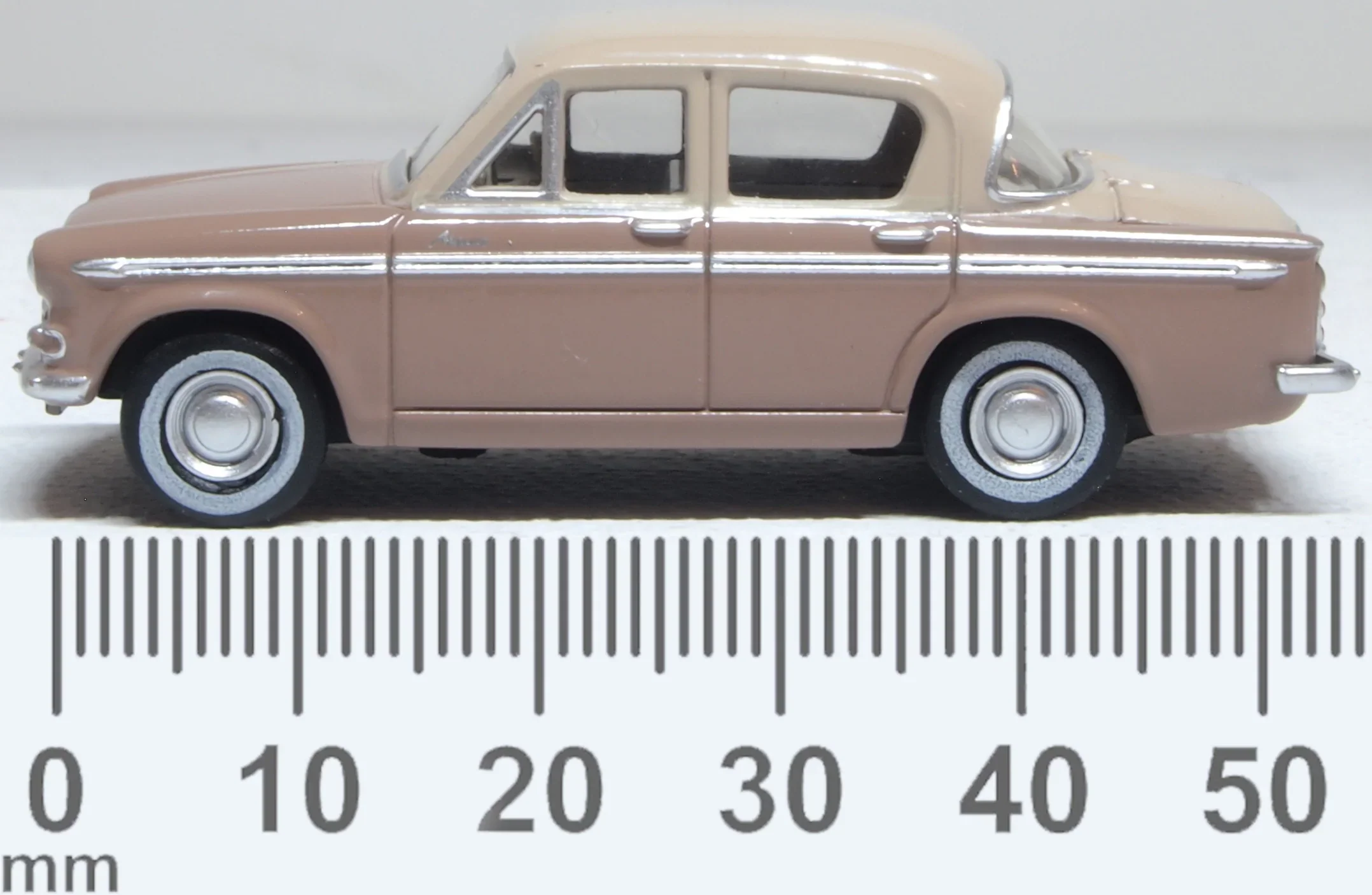 76HM001 Hillman Minx Series IIIA Caramel/Regency Beige - Image 6