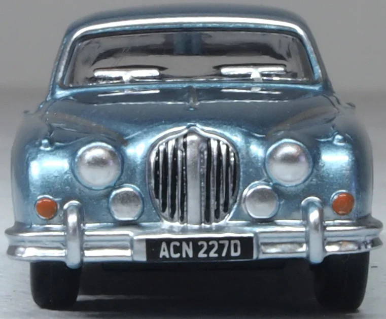 76JAG2008 Jaguar Mk2 Opalescent Silver Blue - Image 2