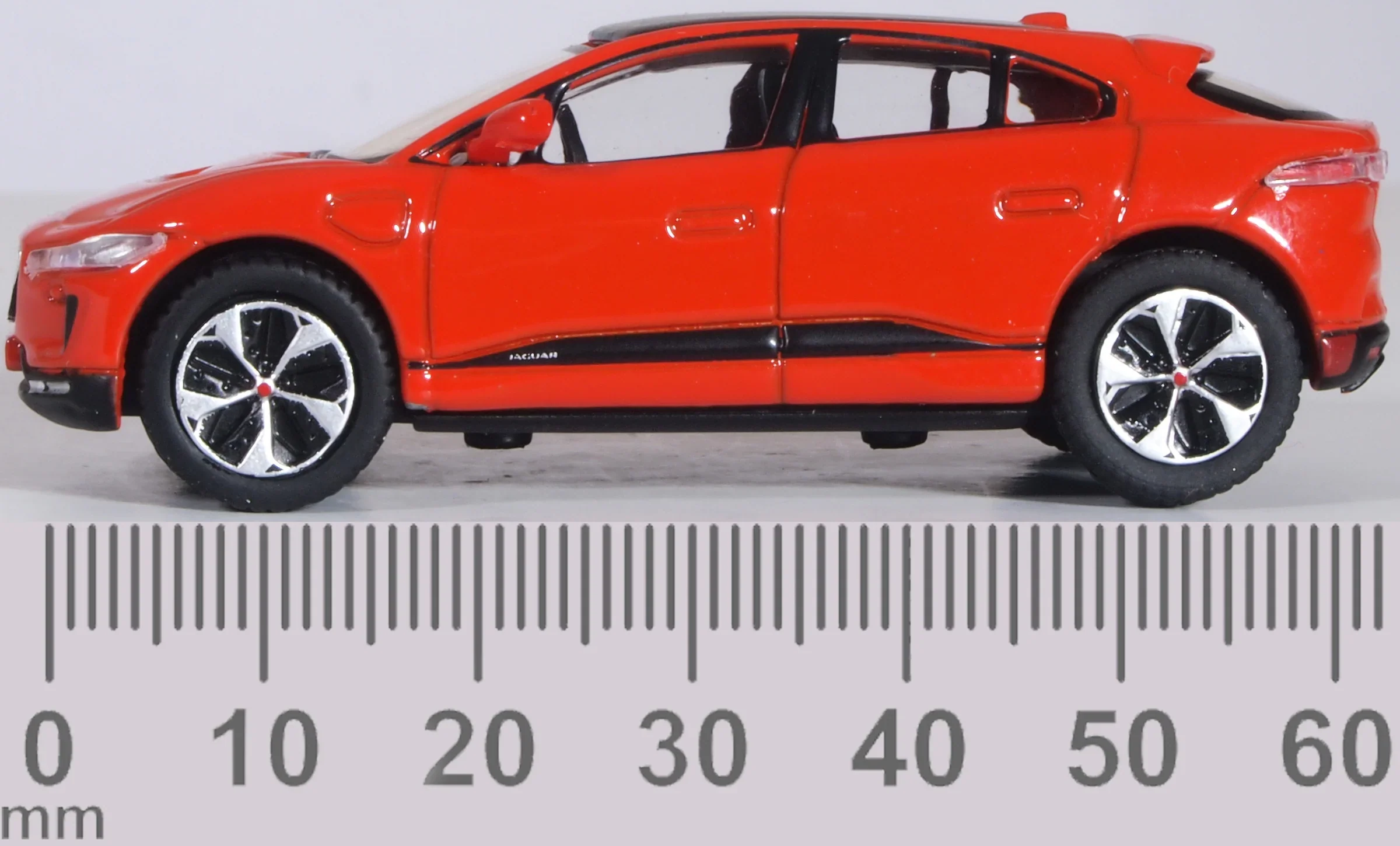 76JIP001 Jaguar I Pace Photon Red - Image 6