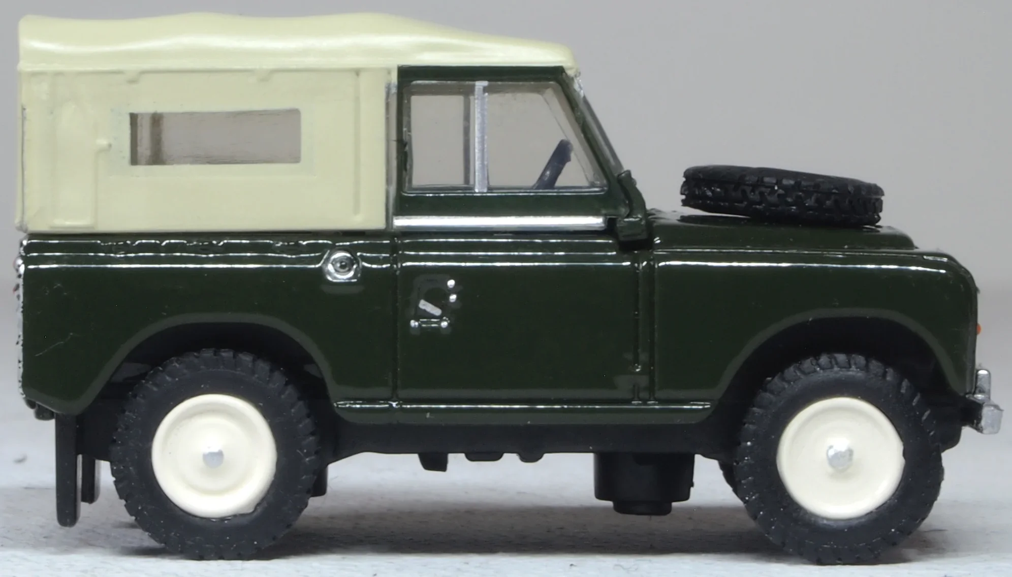 76LR2AS005 Land Rover Series 2A SWB Canvas Bronze Green - Image 2