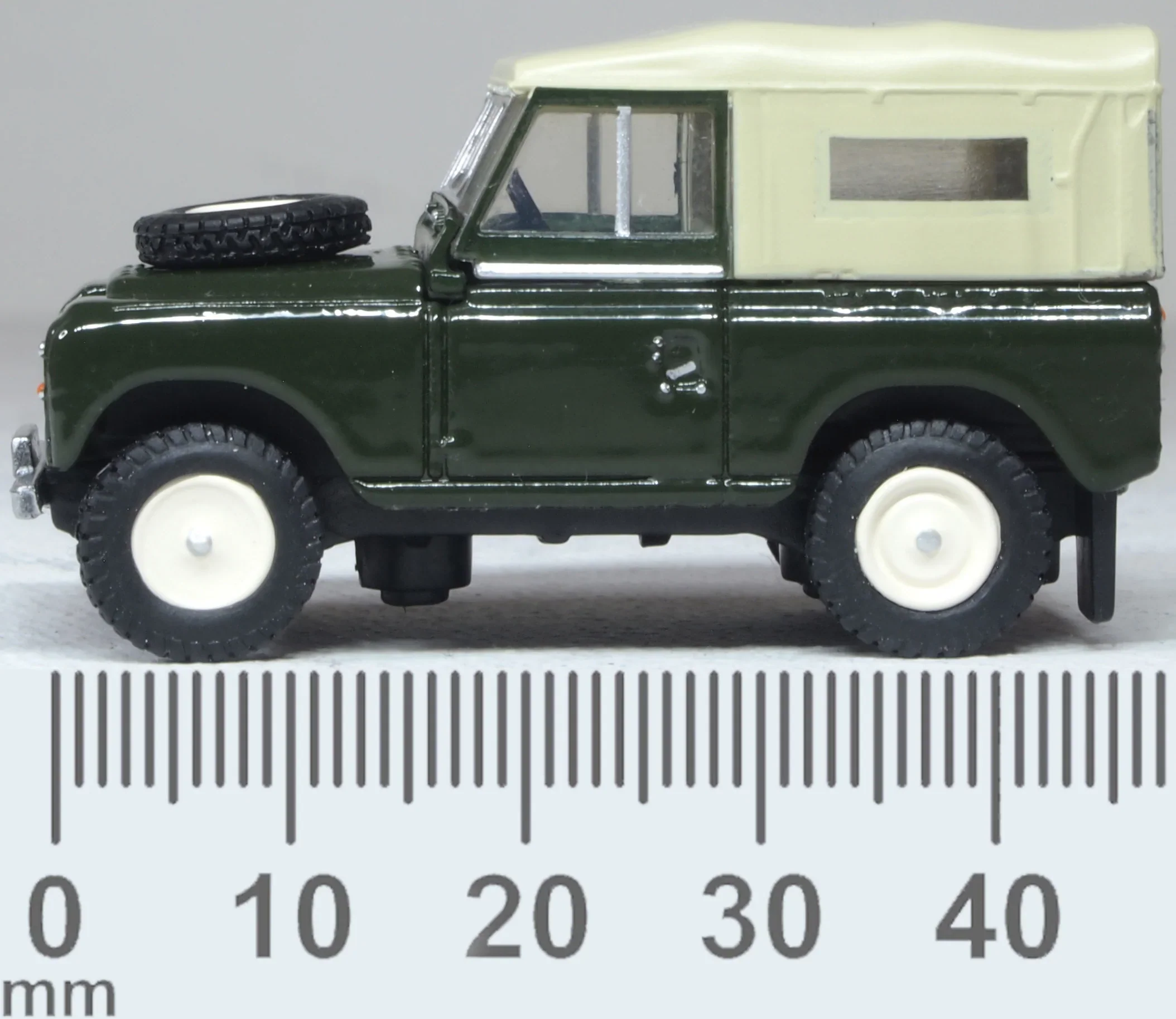 76LR2AS005 Land Rover Series 2A SWB Canvas Bronze Green - Image 3