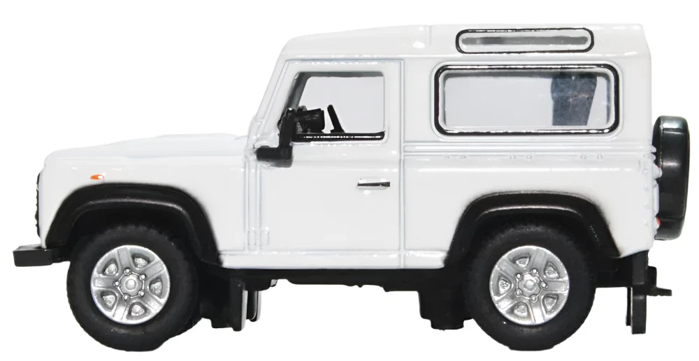 76LRDF012 Land Rover Defender 90 Station Wagon White (HK Reg) - Image 3