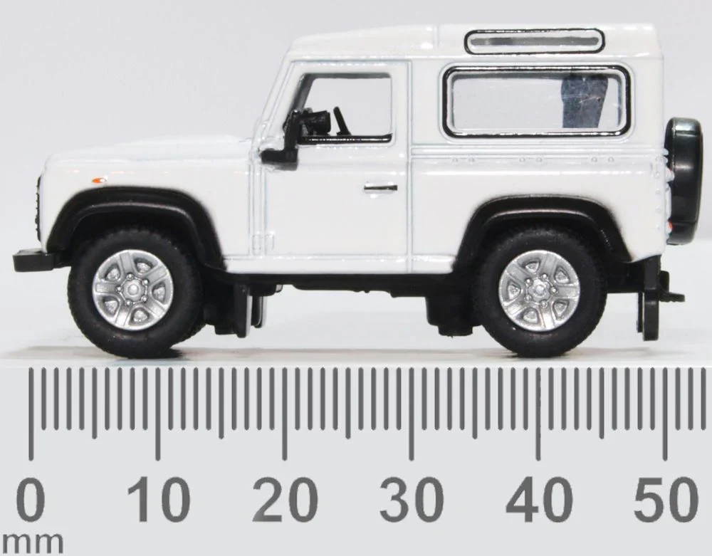 76LRDF012 Land Rover Defender 90 Station Wagon White (HK Reg) - Image 6