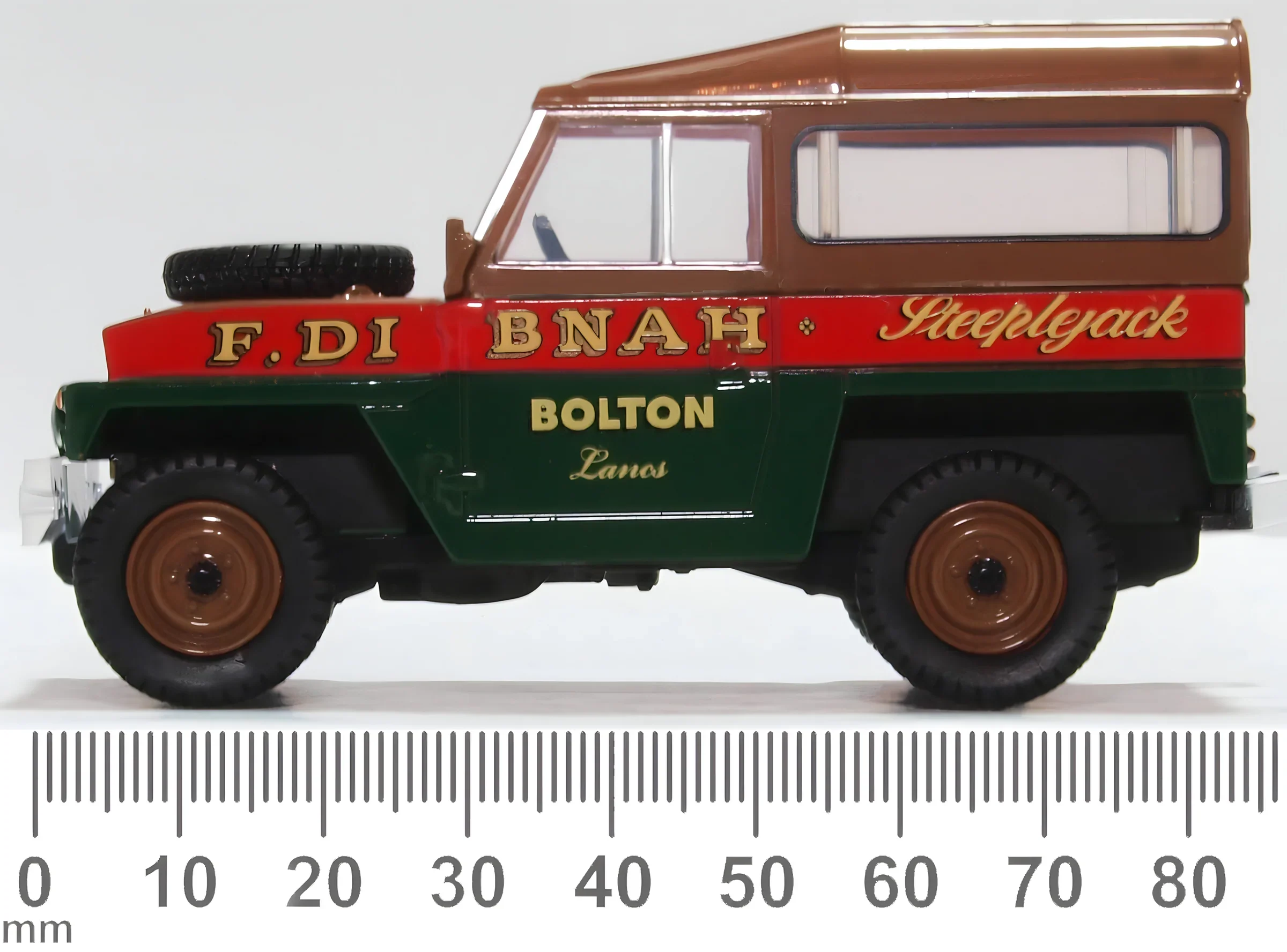 76LRL006 Land Rover Lightweight Hard Top Fred Dibnah - Image 6