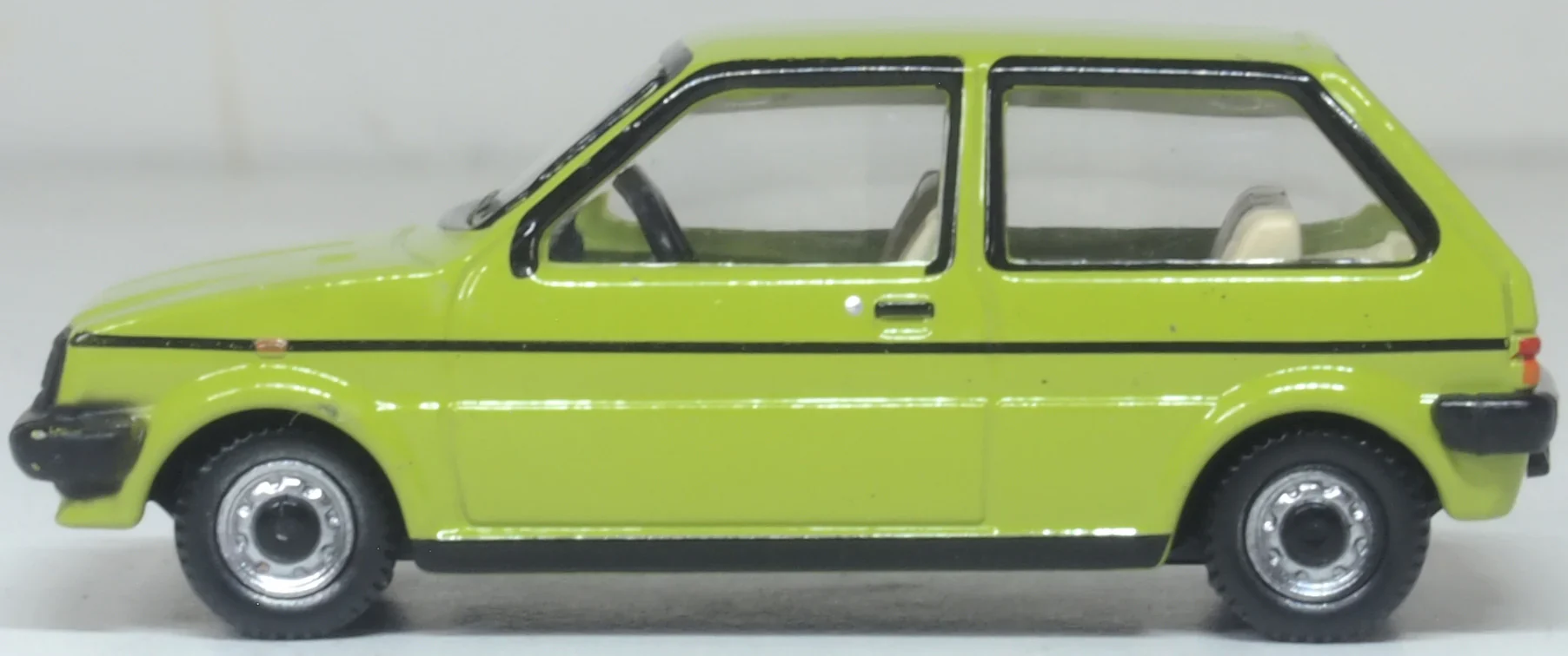 76MET004 Austin Mini Metro Appplejack - Image 2