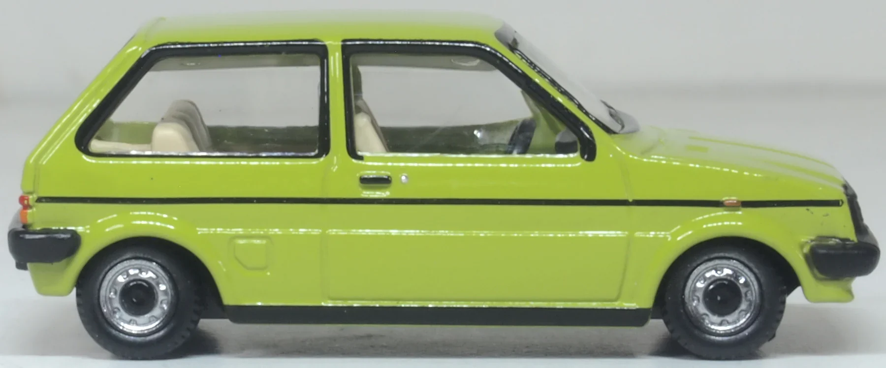 76MET004 Austin Mini Metro Appplejack - Image 3