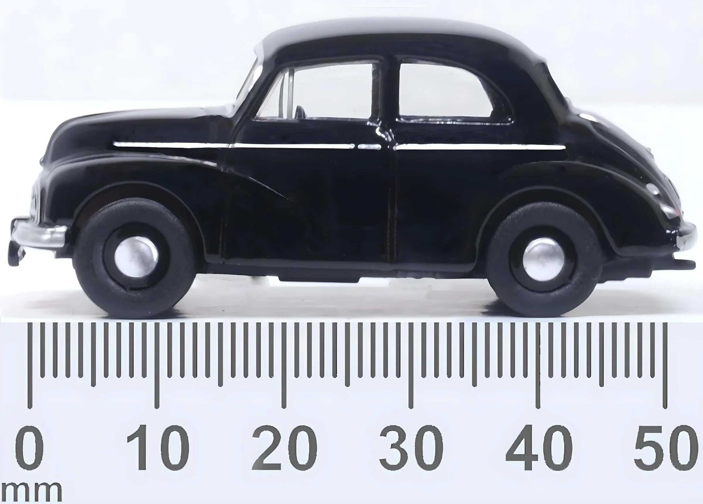 76MMS007 Morris Minor MMS Saloon Black - Image 4