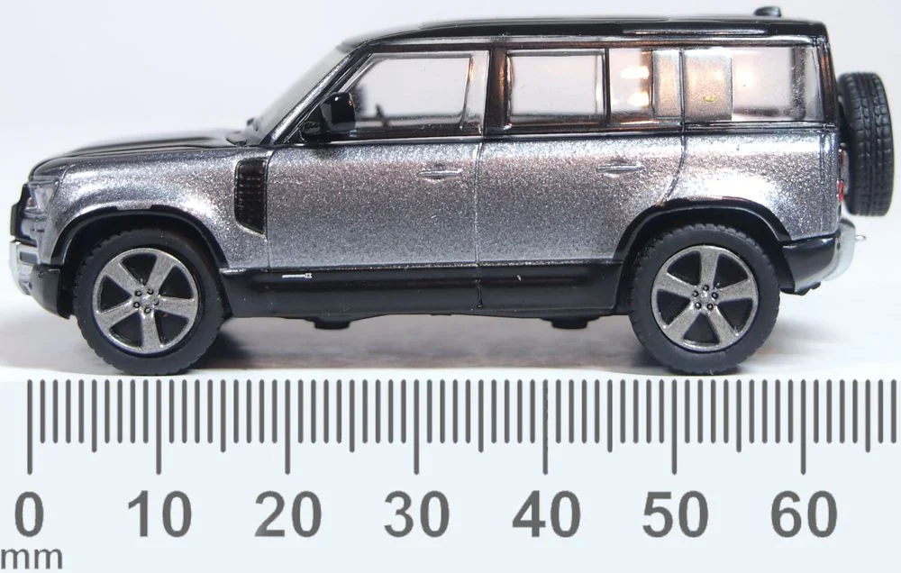 76ND110X002 Land Rover Defender 110X Eiger Grey - Image 5