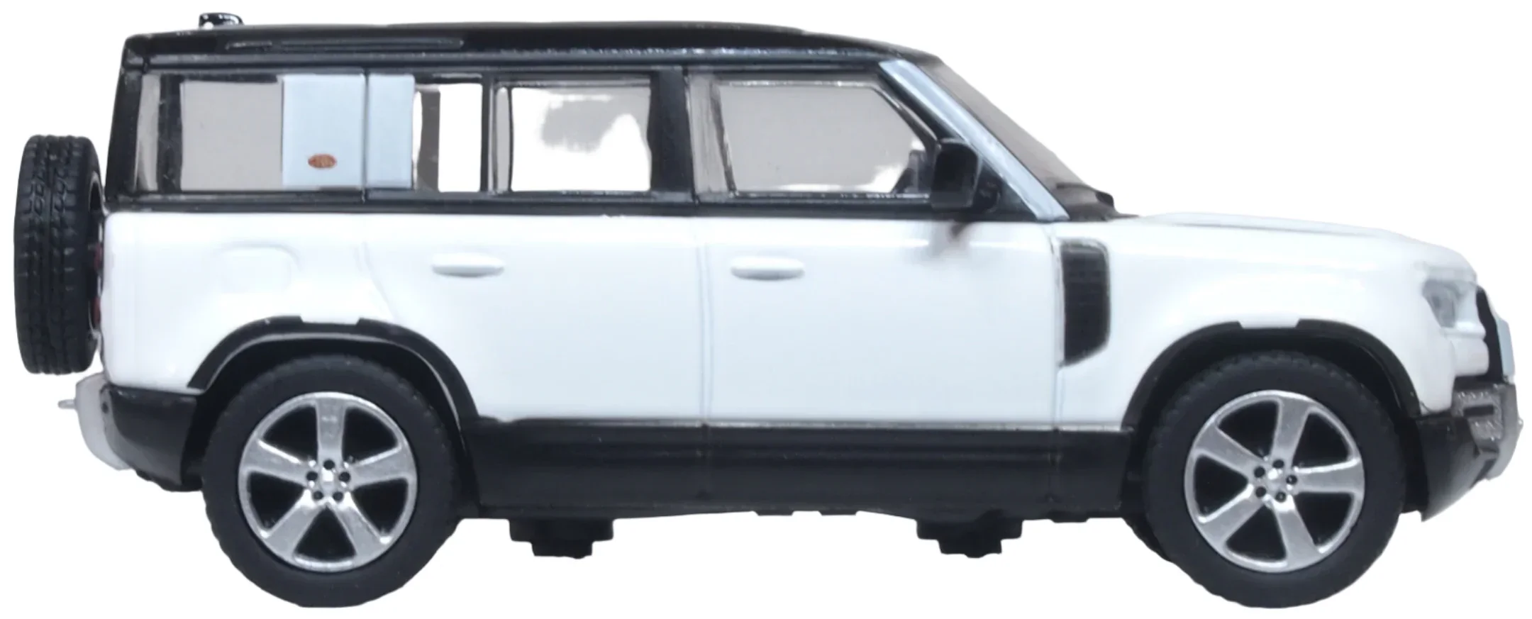76ND110X003 Land Rover Defender 110X New Fuji White - Image 4