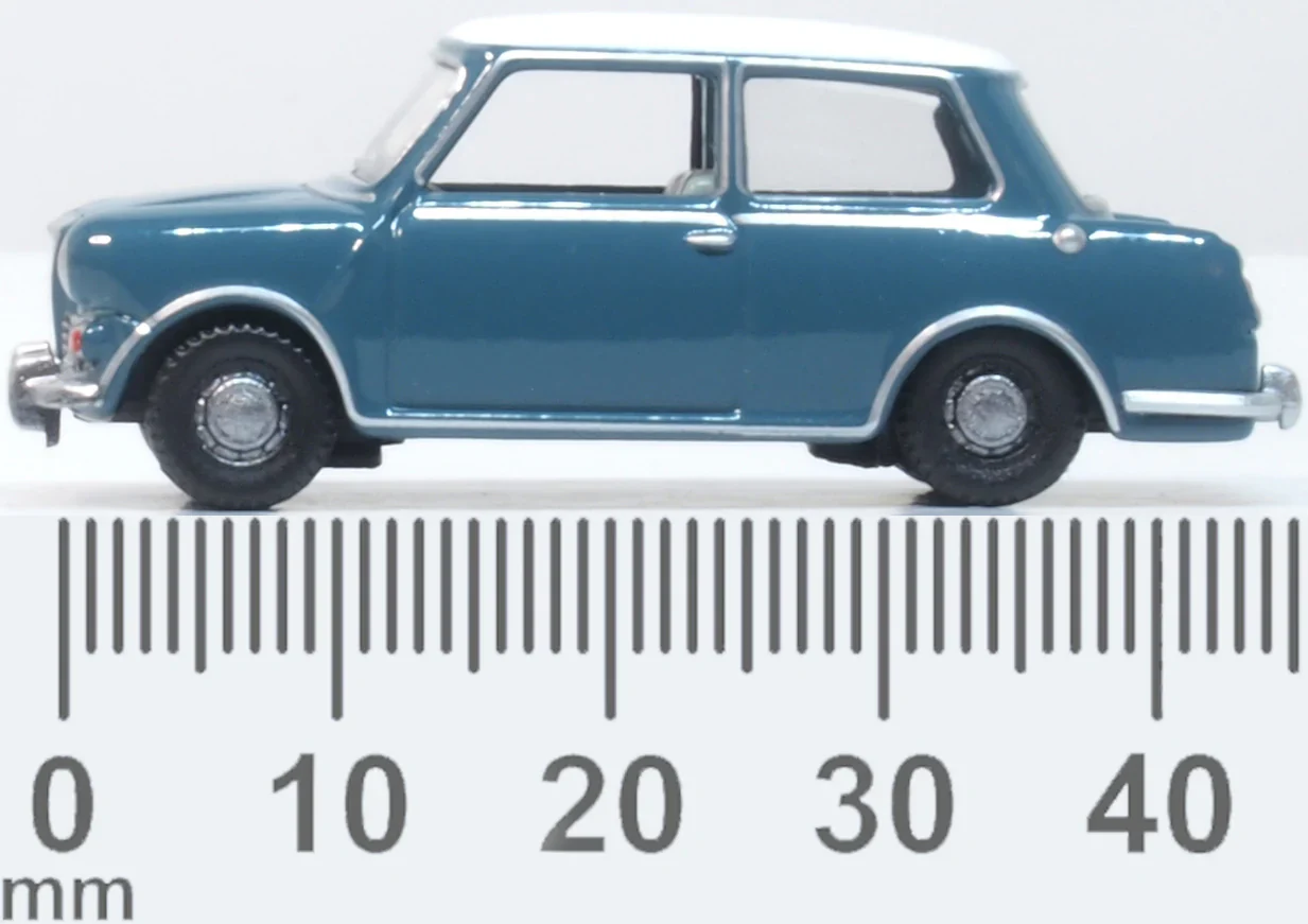 76RE002 Riley Elf MkIII Persian Blue/Snowberry White - Image 6