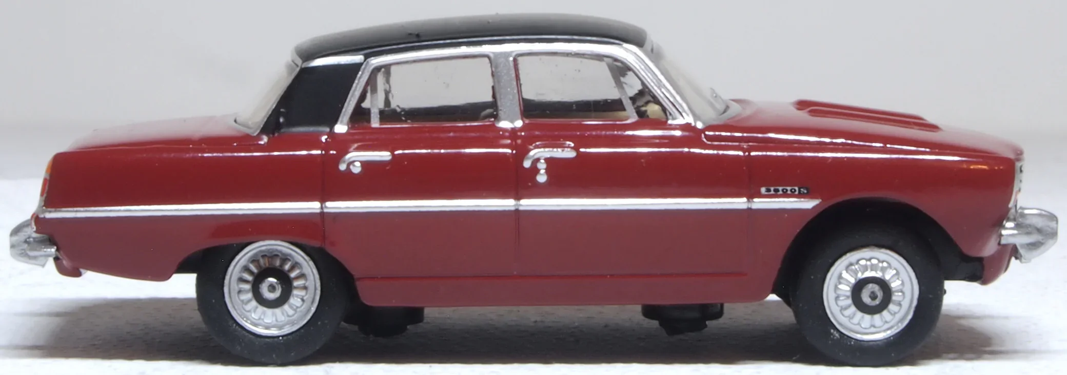 76RP007 Rover P6 Brigade Red - Image 3