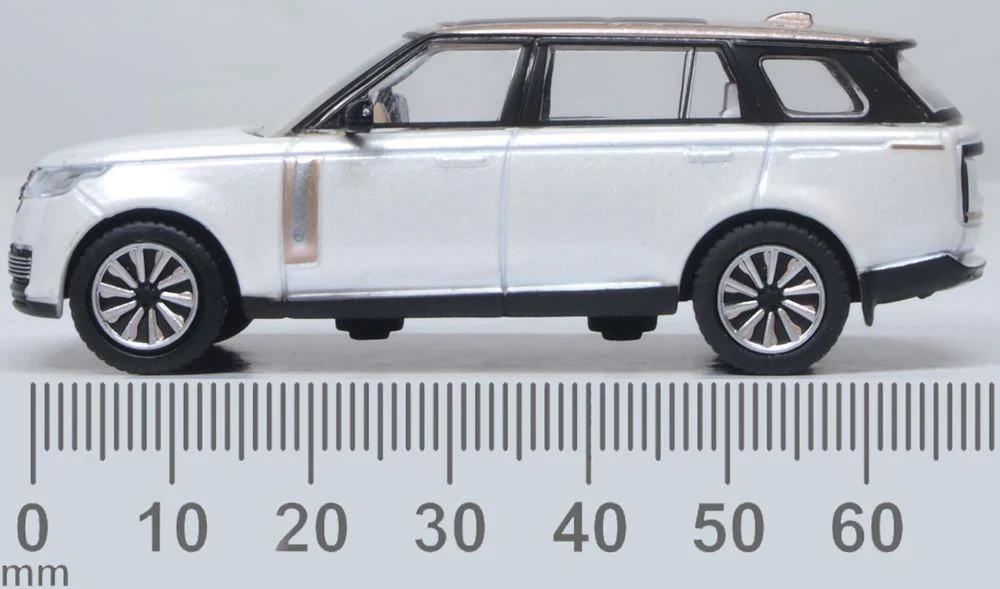 76RR5L002 Range Rover L460 LWB SV Ice White/Corinthian Bronze - Image 6