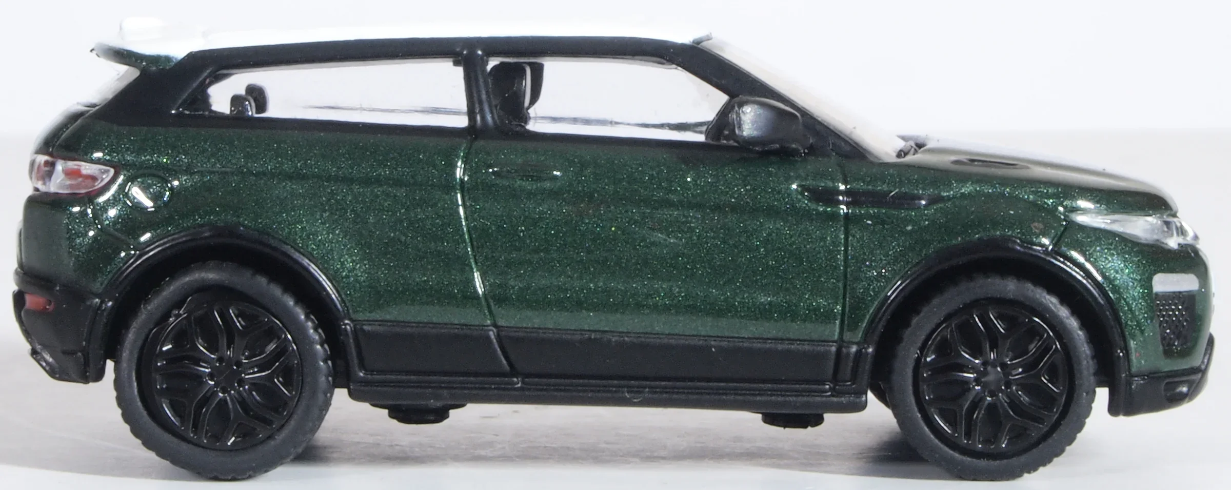 76RRE003 Range Rover Evoque Coupe 2016 Aintree Green - Image 4