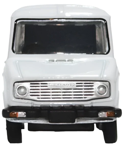 76SHP010 Sherpa Minibus White - Image 2