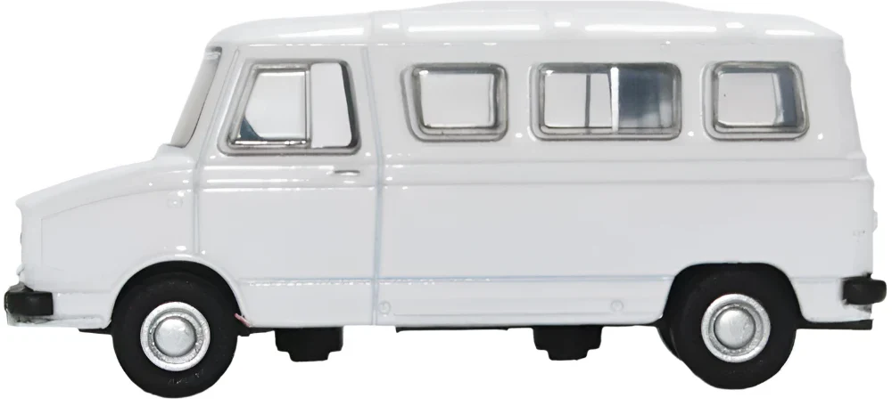 76SHP010 Sherpa Minibus White - Image 3