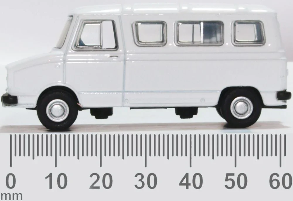 76SHP010 Sherpa Minibus White - Image 6