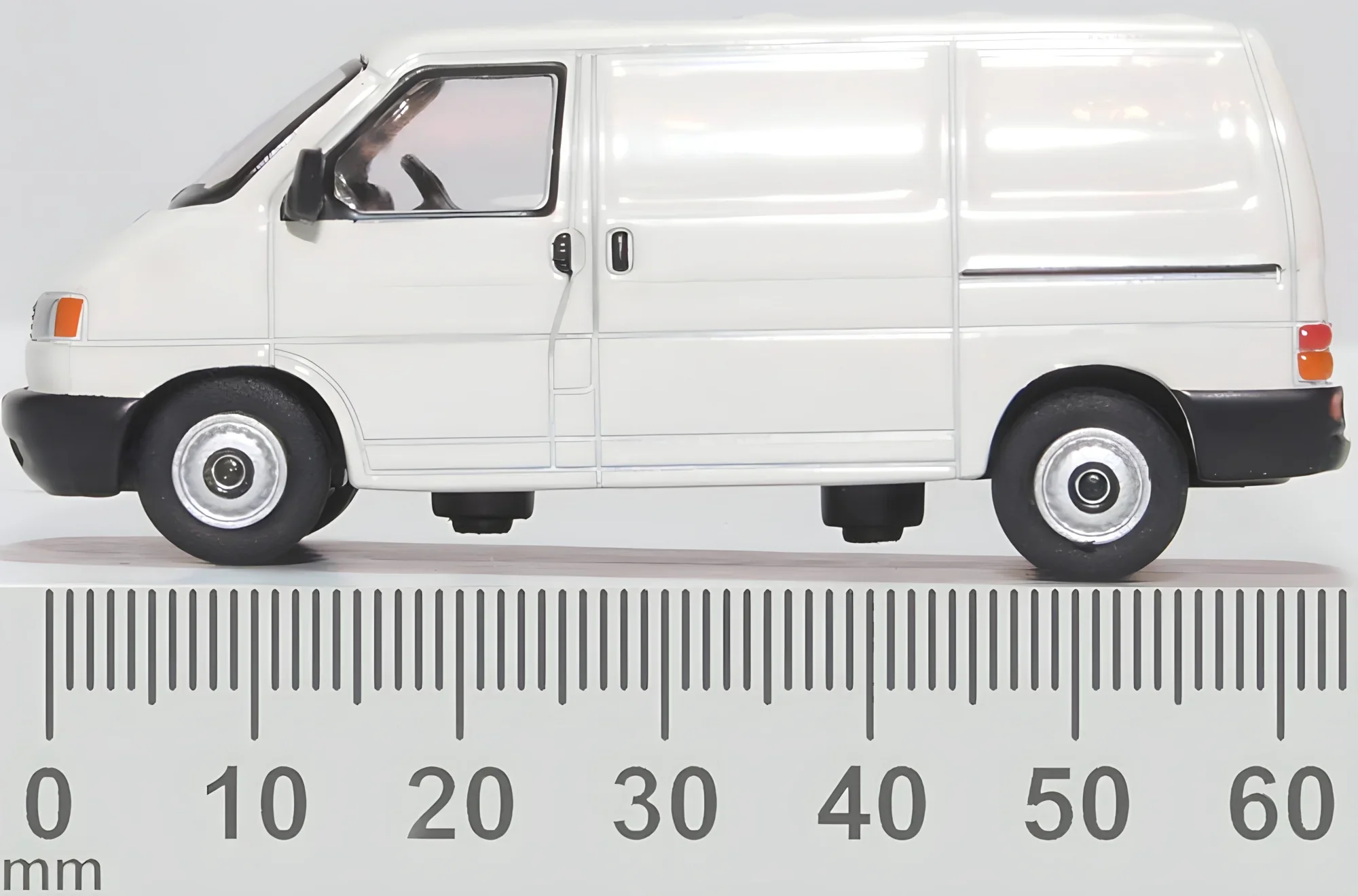 76T4002 VW T4 Van Grey White - Image 6