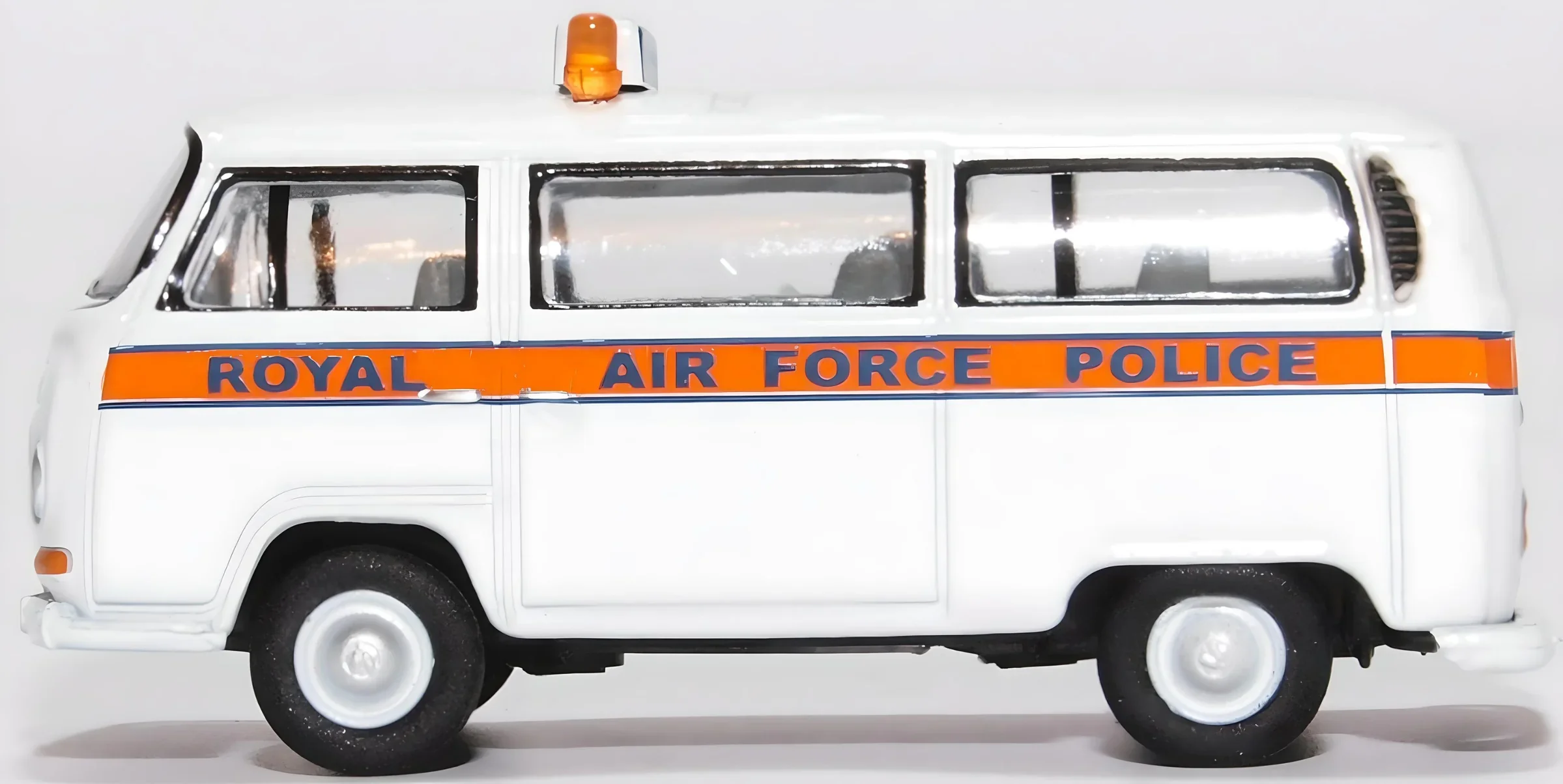 76VW031 VW Bay Window RAF Police - Image 3