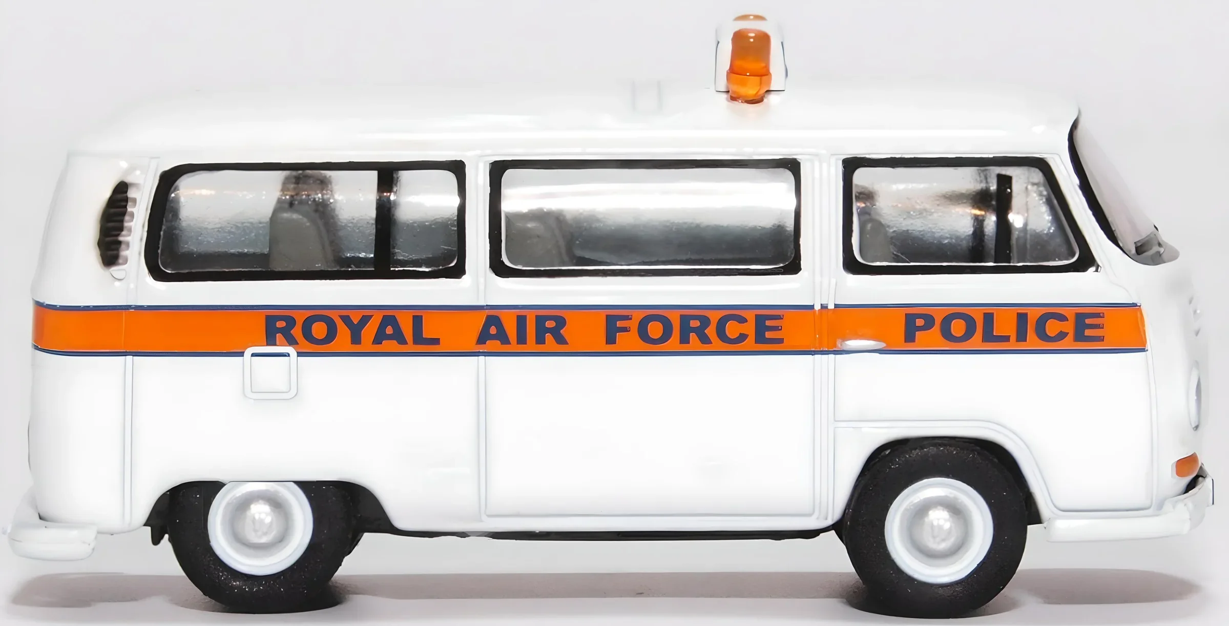 76VW031 VW Bay Window RAF Police - Image 4