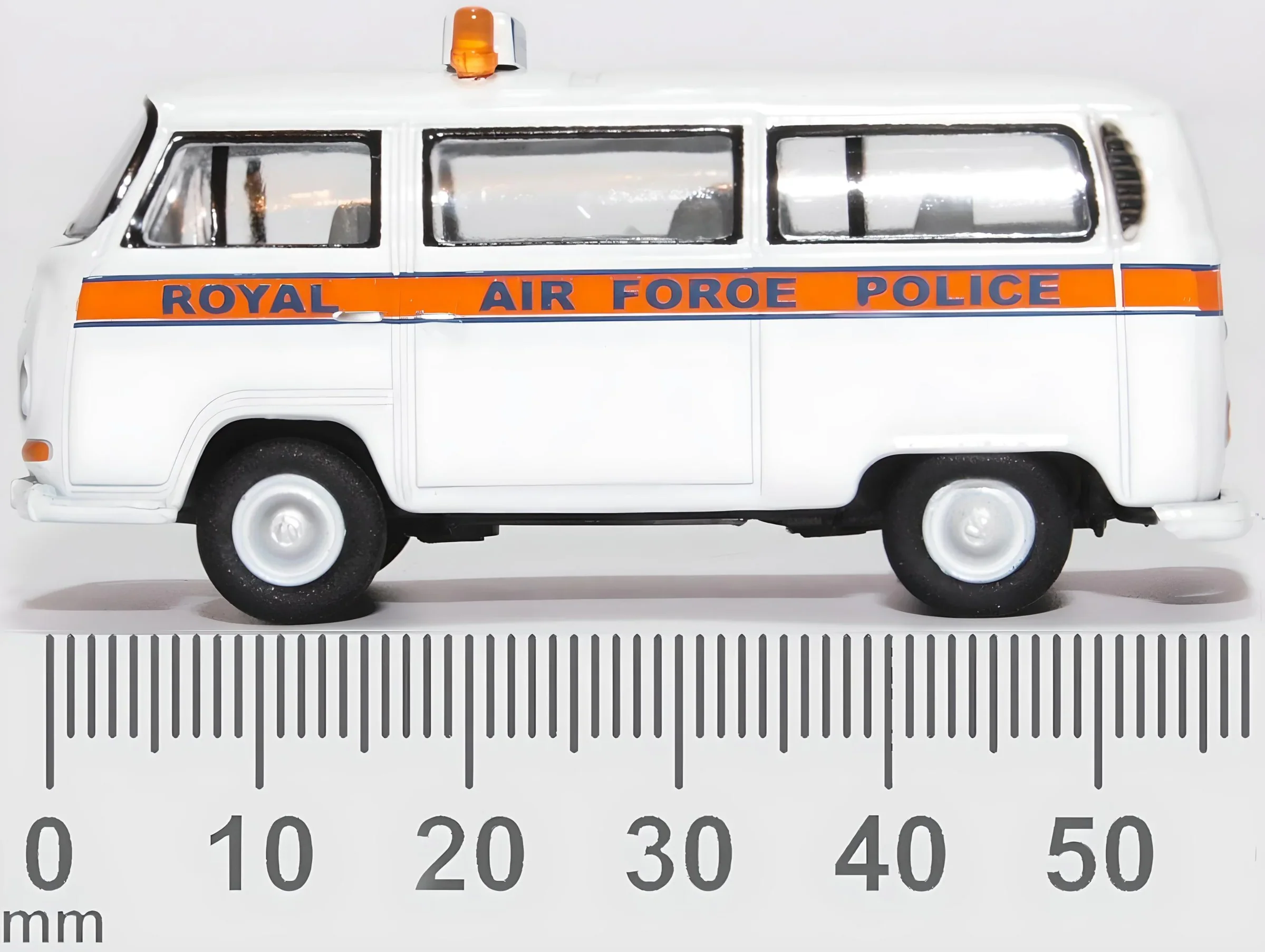 76VW031 VW Bay Window RAF Police - Image 6