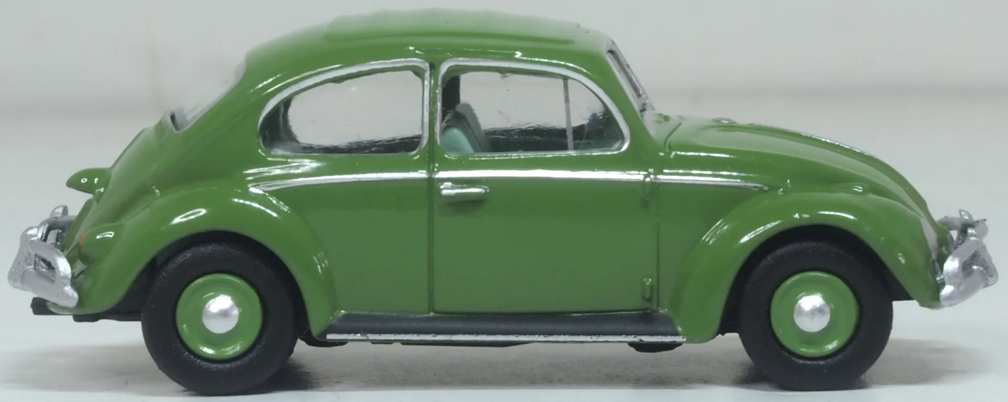 76VWB013 VW Beetle Rush Green - Image 3