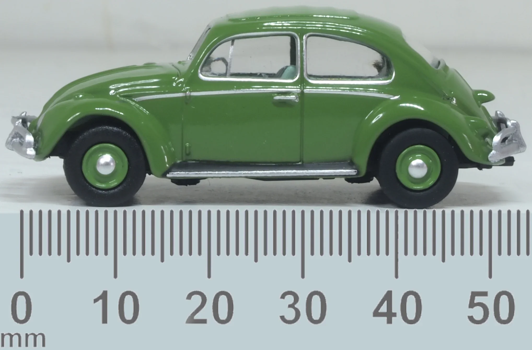 76VWB013 VW Beetle Rush Green - Image 6
