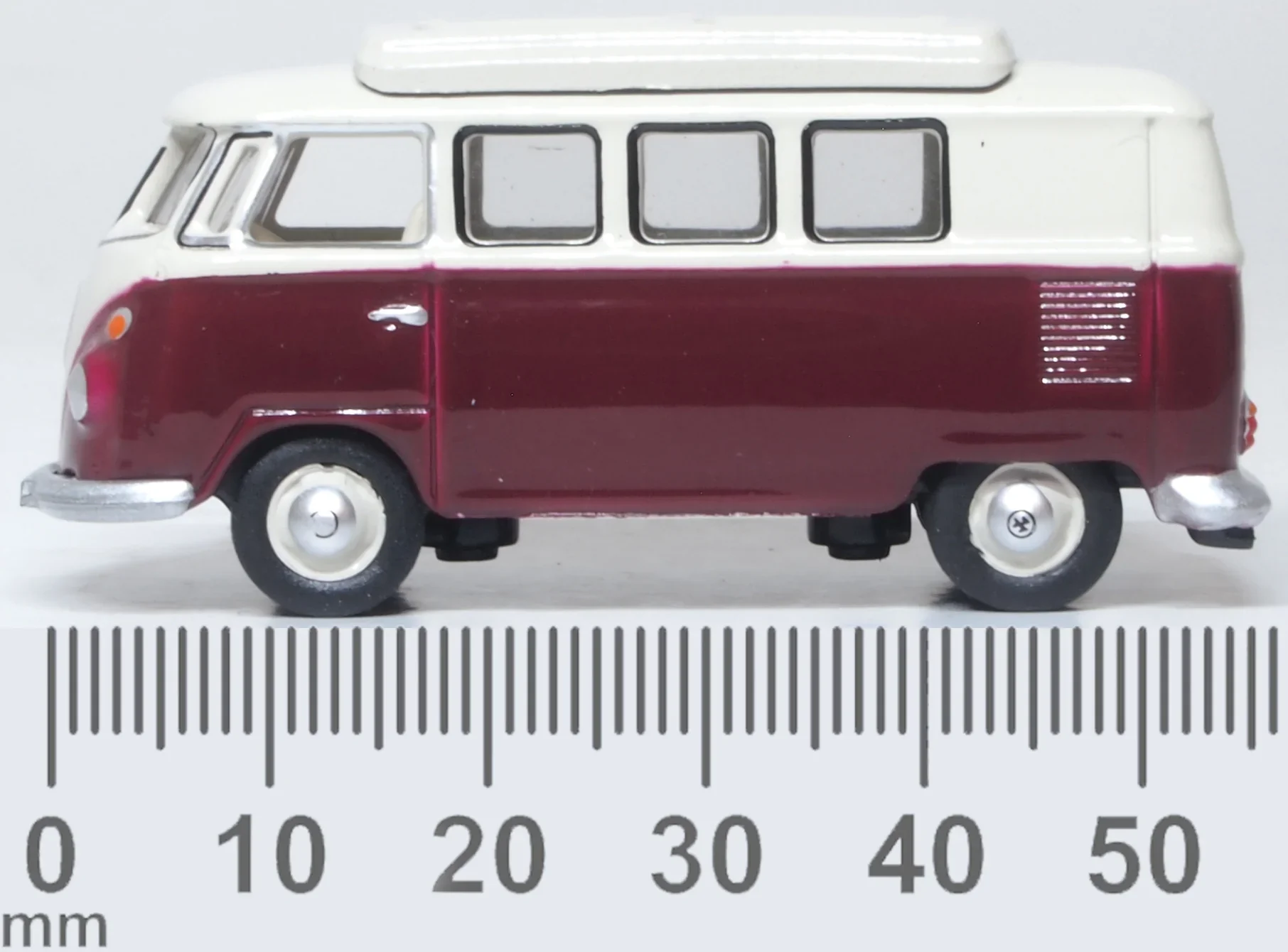 76VWS010 VW T1 Split Screen Camper Titan Red/Beige Grey - Image 6