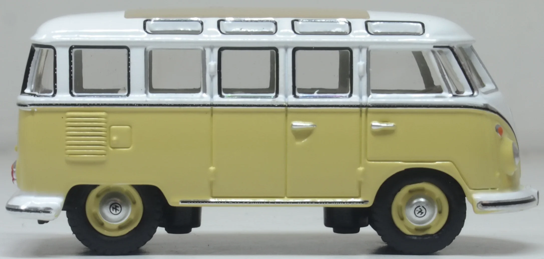 76VWS014 VW T1 Samba Bus Yellow/White - Image 3