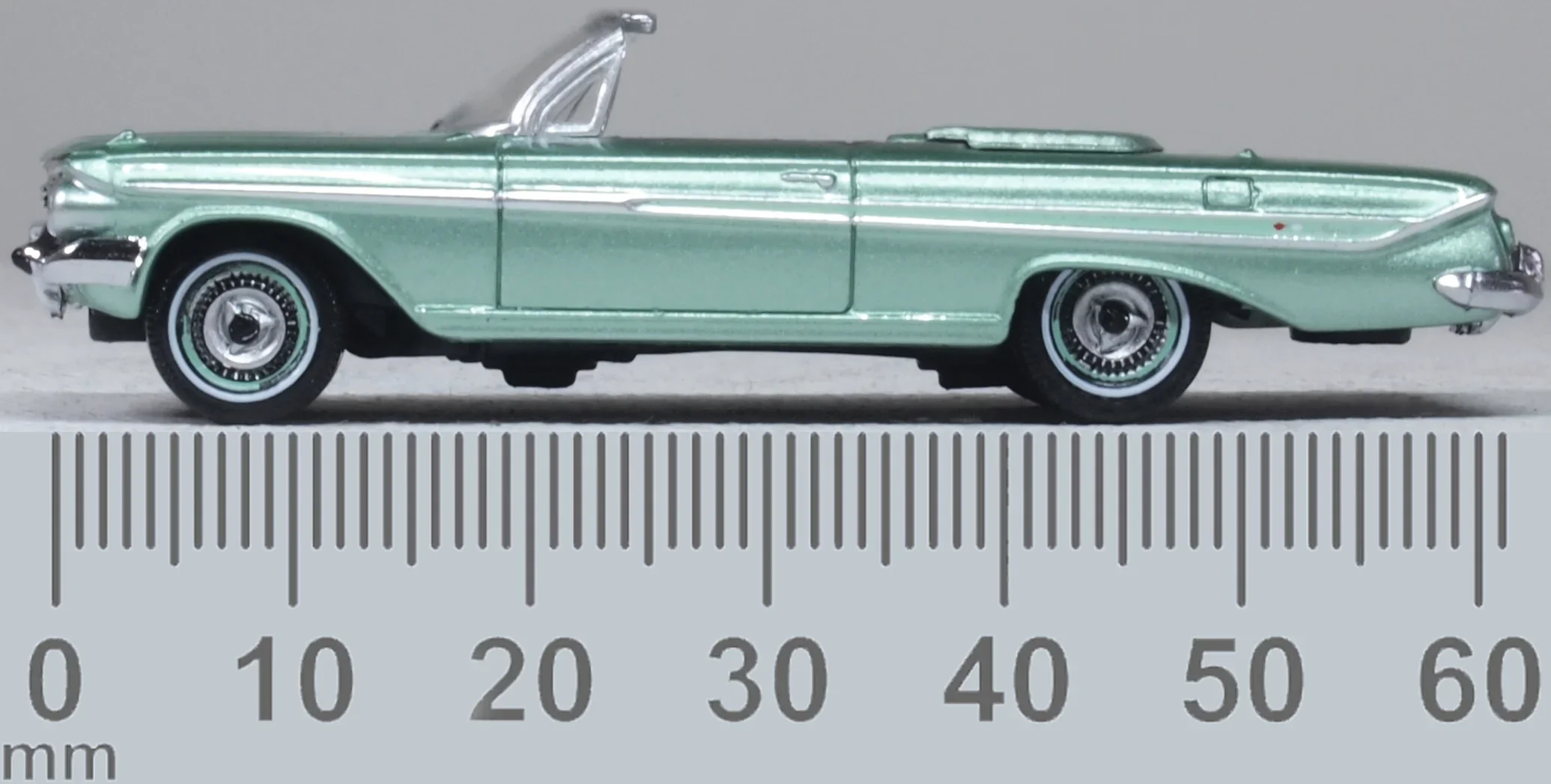 87CI61007 1961 Chevrolet Impala Convertible Arbor Green - Image 4