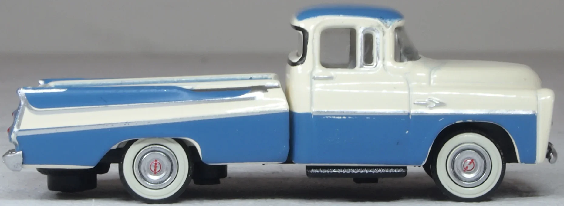 87DP57005 1957 Dodge D100 Sweptside Pickup Ice Blue/Glacier White - Image 3
