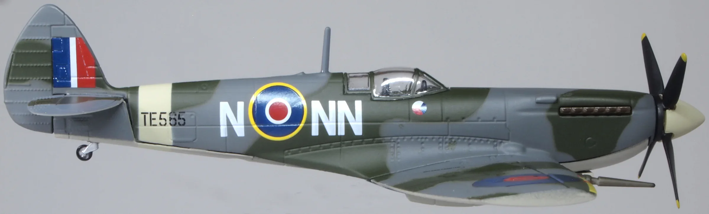 AC123 Supermarine Spitfire IXE RAF No.310 (Czech) Sqn. Manston - Image 3