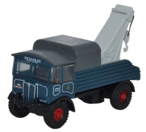 NAEC002 AEC Matador Pickfords