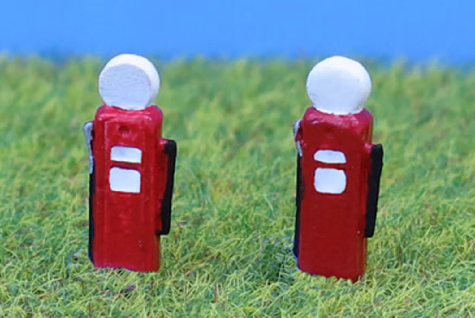 PDC150 N Gauge 1950's Petrol Pumps - UNPAINTED