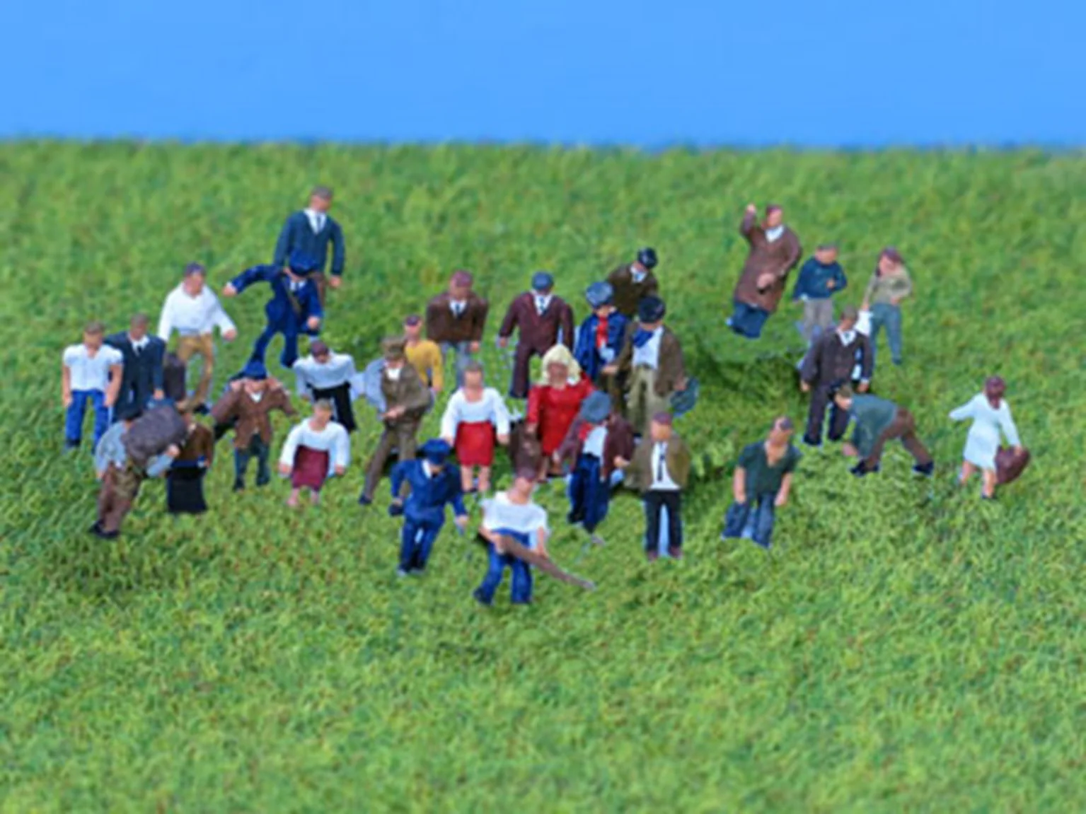 PDC26 N Gauge 30 Standing Figures - UNPAINTED