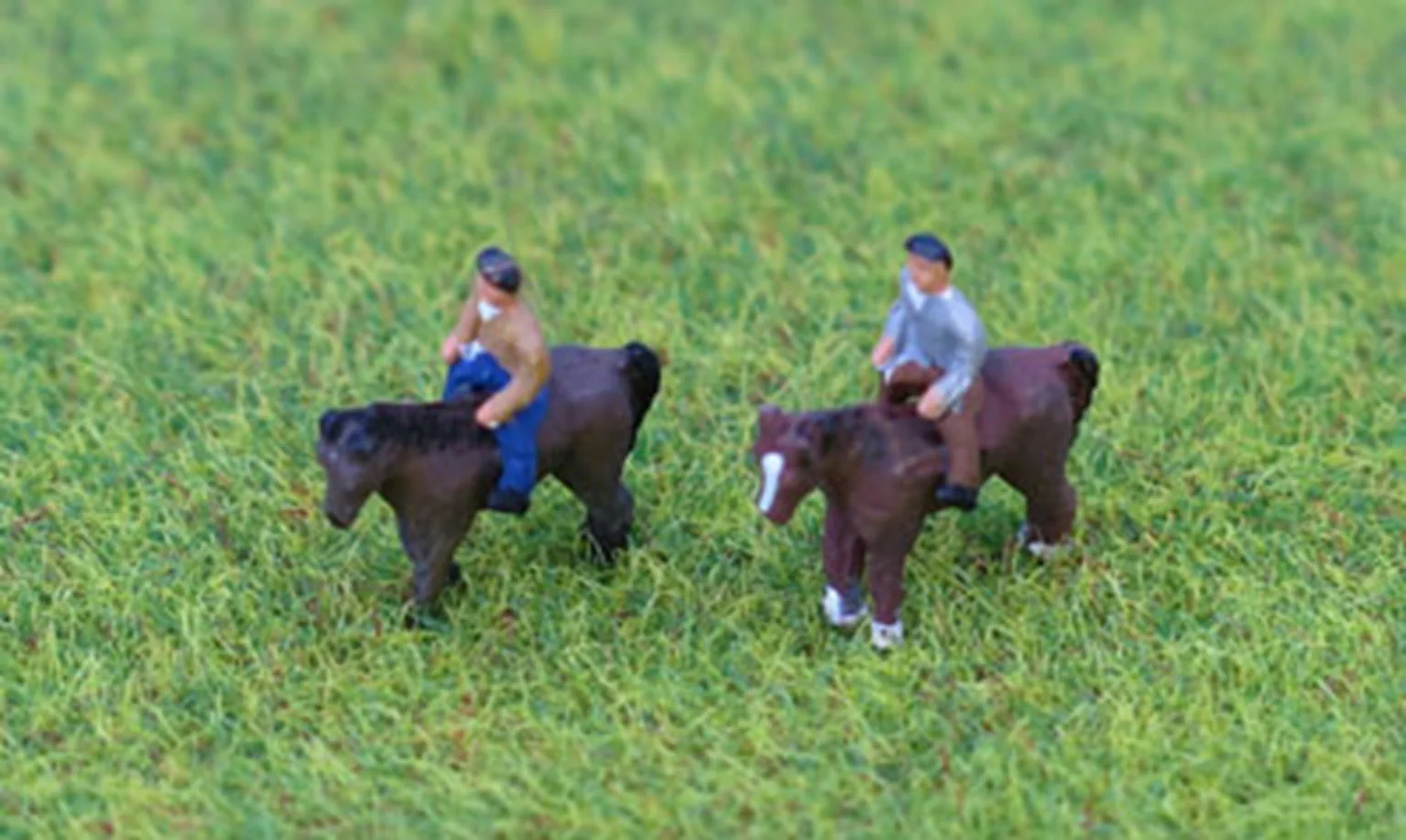PDC49 N Gauge Horse & Rider - UNPAINTED