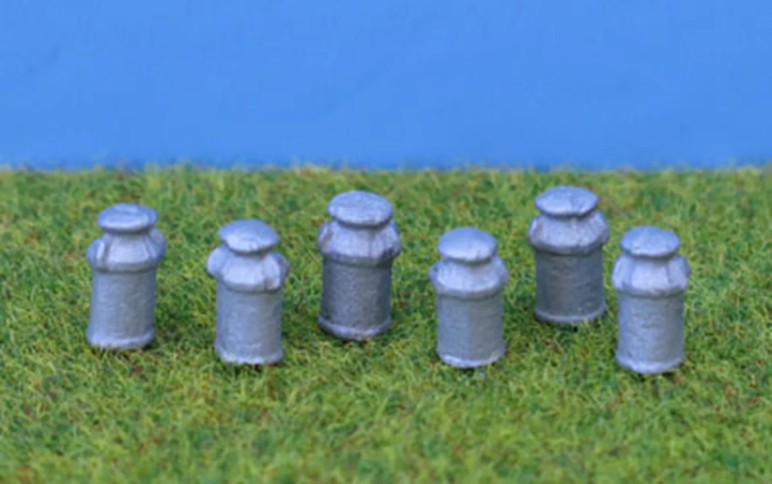 PDPW121 OO Gauge Milk Churns - UNPAINTED
