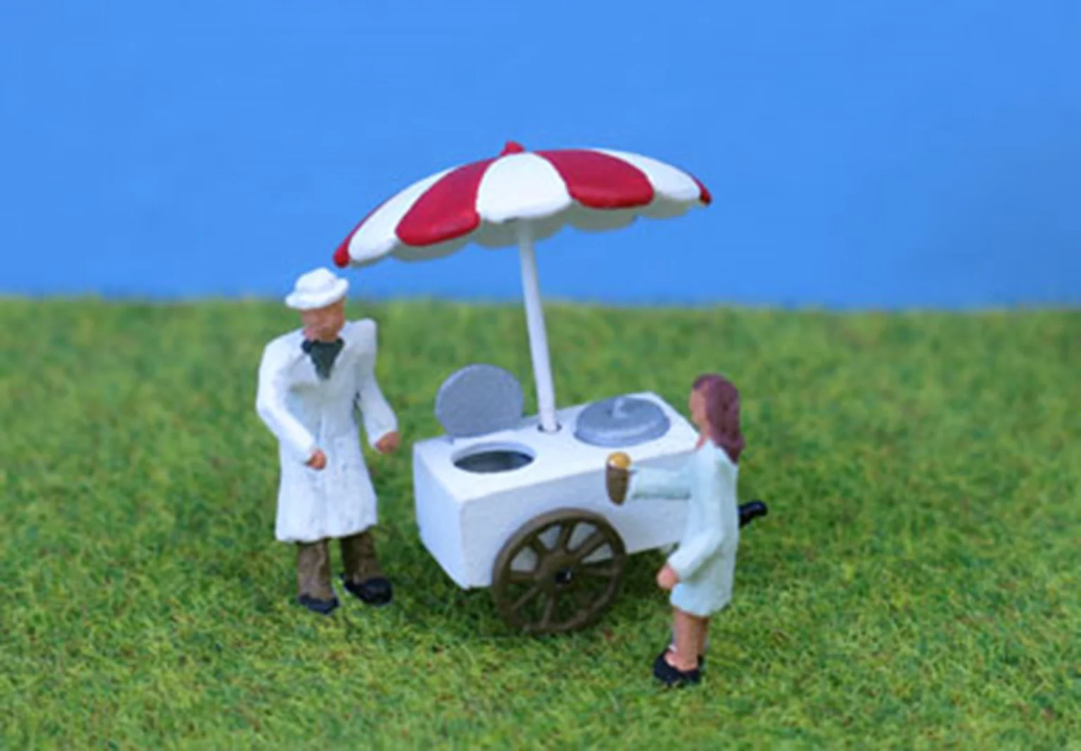 PDPW78 OO Gauge Ice Cream Cart & Figures - UNPAINTED