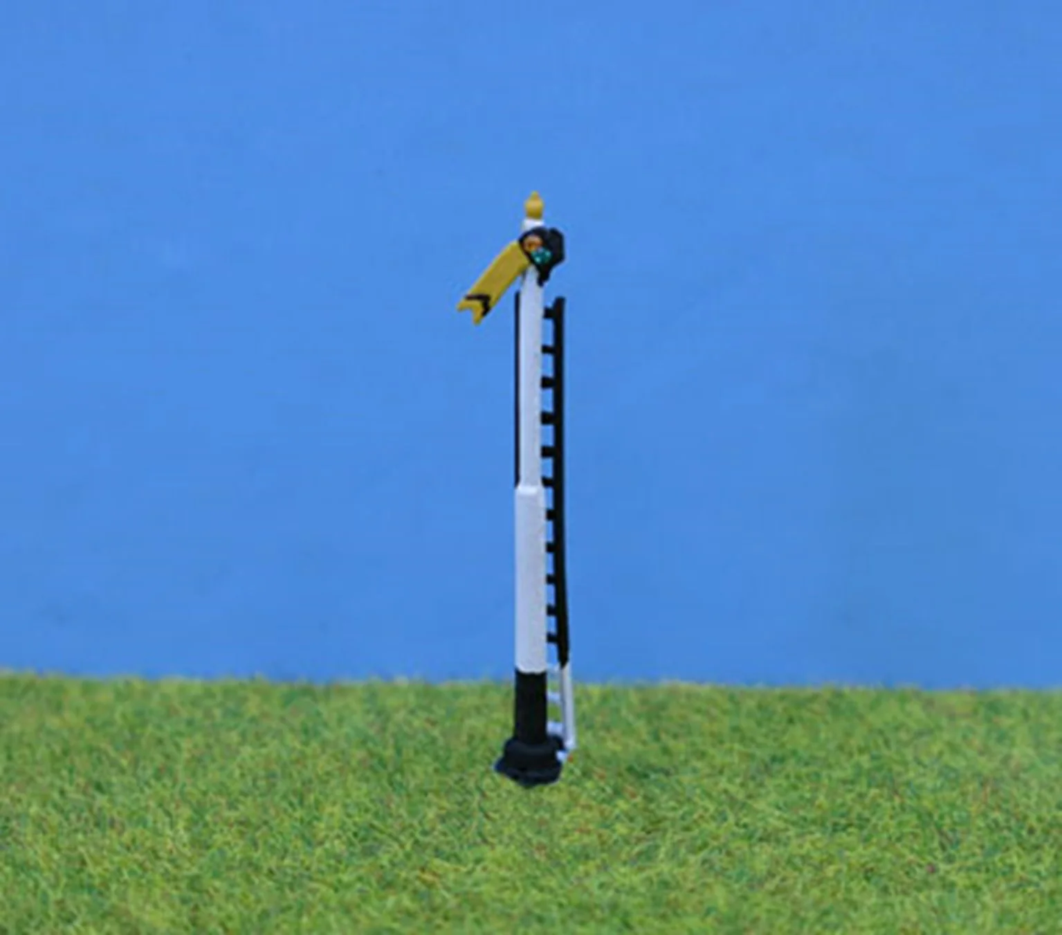 PDX351D N Gauge Painted GWR / BR Distant Signal