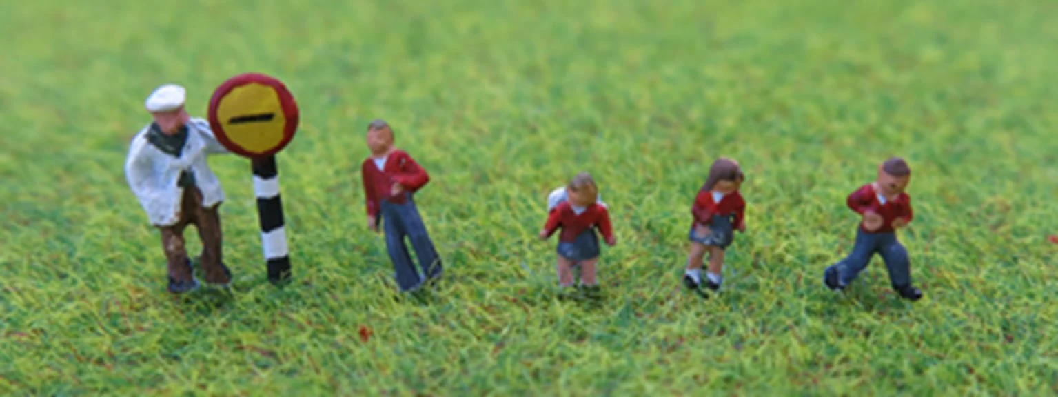PDX57 N Gauge School Children & Crossing Patrol