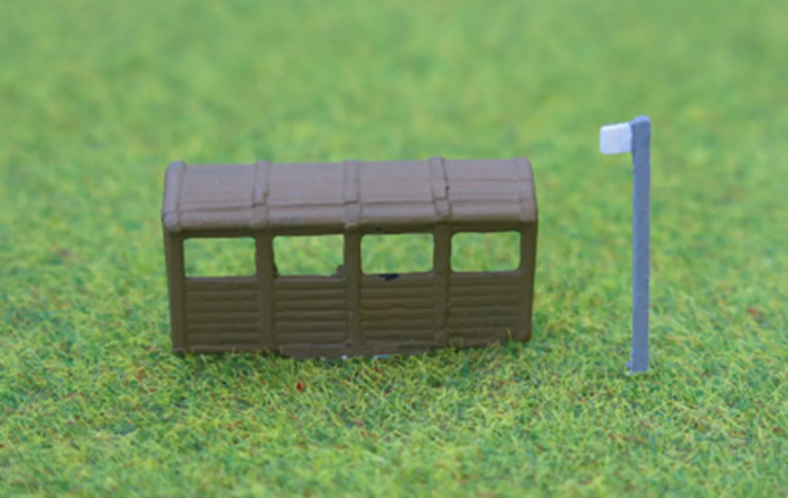 PDX61 N Gauge Bus Stop and Covered Shelter