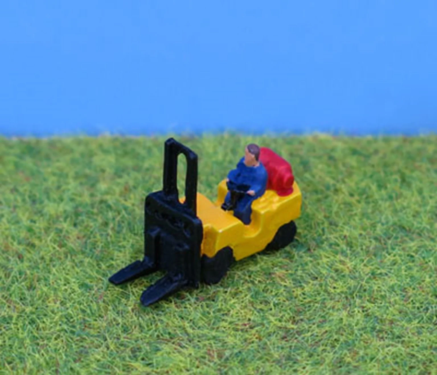 PDX68 N Gauge Painted Fork Lift